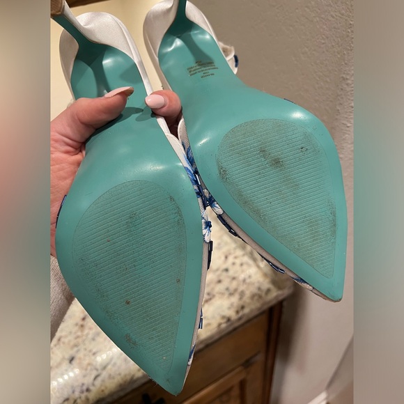 Betsey Johnson Patch Blue Floral Pointes Toe Heels - Picture 4 of 8